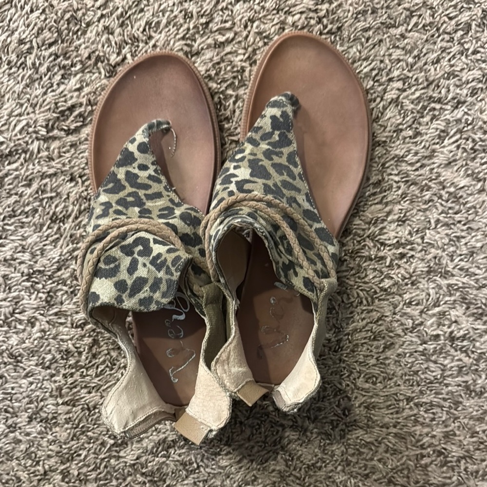 Very G Brown Sandals with Chic Design